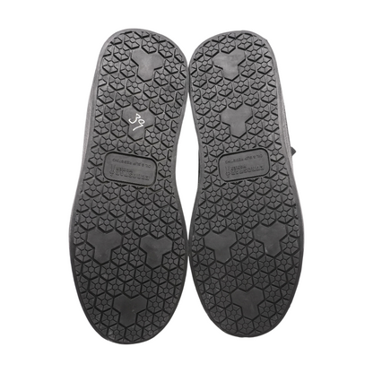 Black Low-Top Athletic Shoes