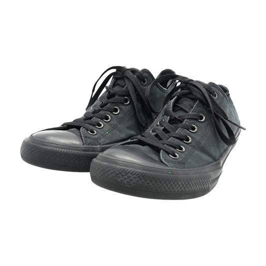 Black Low-Top Athletic Shoes