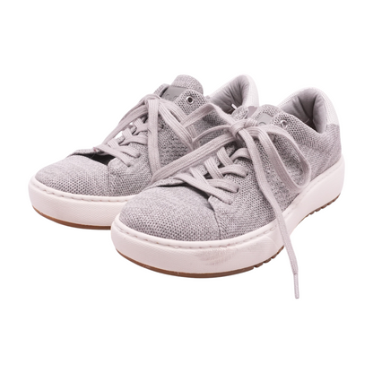 Low-Top Athletic Shoes