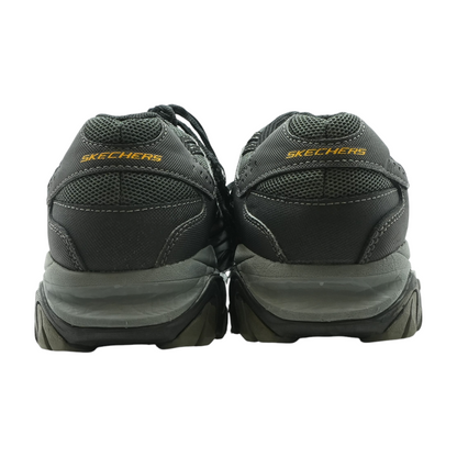 Black Low-Top Athletic Shoes