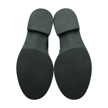 Low-Top Athletic Shoes