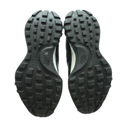 Black Low Top Athletic Shoes