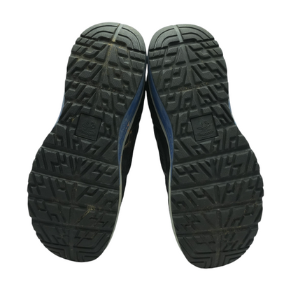 Black Low-Top Athletic Shoes