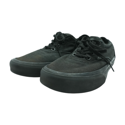 Black Low-Top Athletic Shoes
