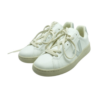 Urca Low-Top Athletic Shoes
