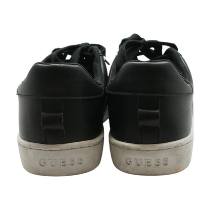 Black Low-Top Athletic Shoes