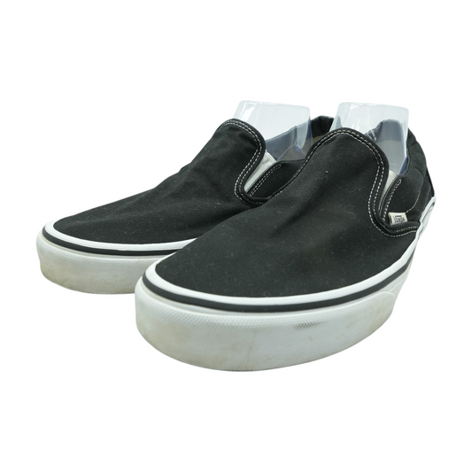 Black Low-Top Athletic Shoes