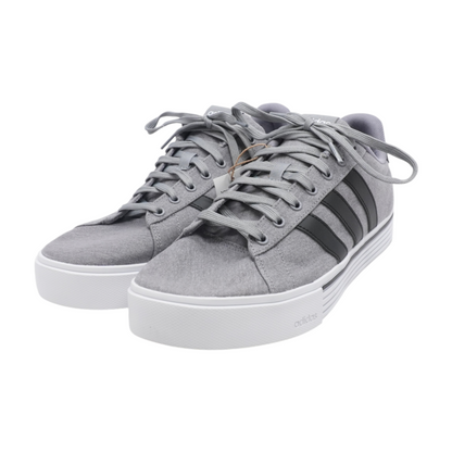Daily 4.0 Low-Top Athletic Shoes