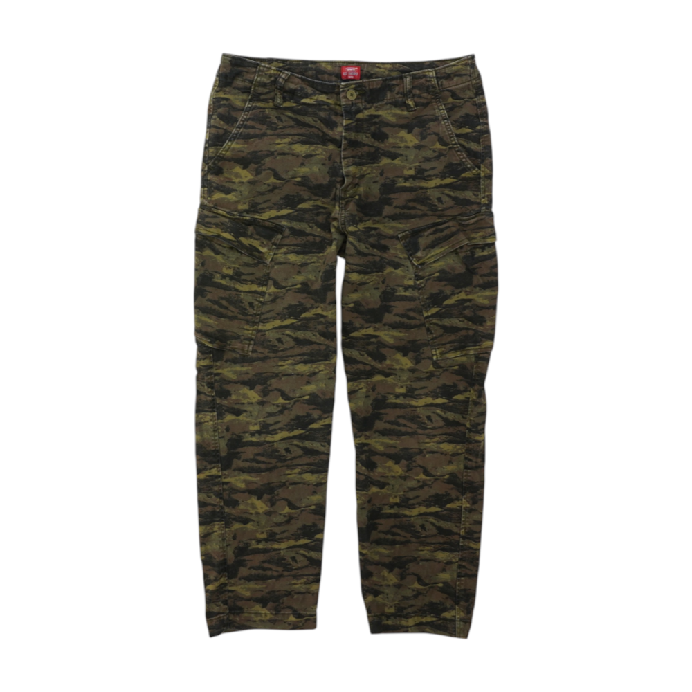 Levi's Green Camo Regular Pants – Image 1