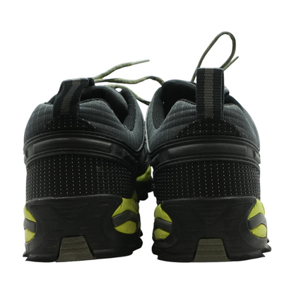 Black Low-Top Athletic Shoes