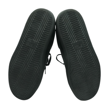 Black Low-Top Athletic Shoes