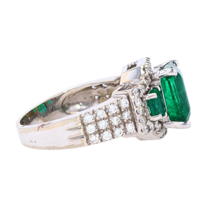 2 5/8 ctw 18K White Gold Emerald Statement Ring