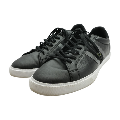 Black Low-Top Athletic Shoes