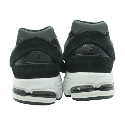 2002R Black Low Top Athletic Shoes