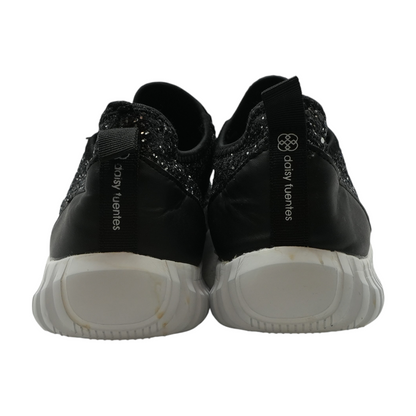 Black Low-Top Athletic Shoes
