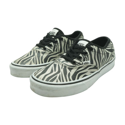 Black Low Top Athletic Shoes