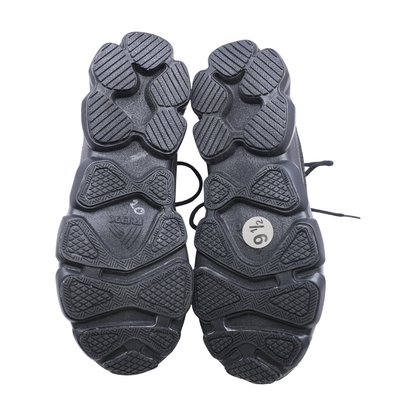 Black Low-Top Athletic Shoes
