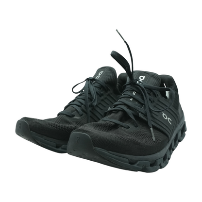Black Low-Top Athletic Shoes