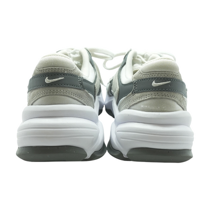 AL8 Low-Top Athletic Shoes
