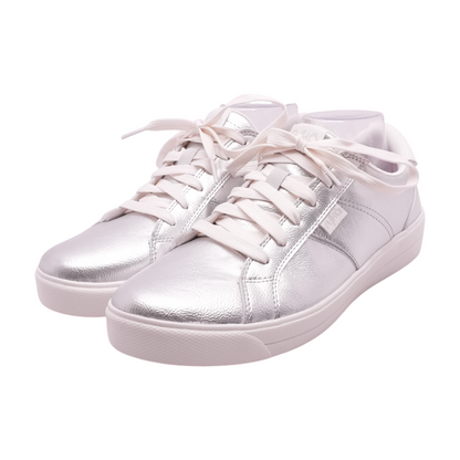 Viv Classic Low-Top Athletic Shoes