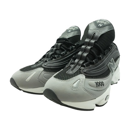 Black Low-Top Athletic Shoes