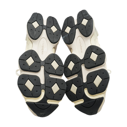 9060 Low-Top Athletic Shoes