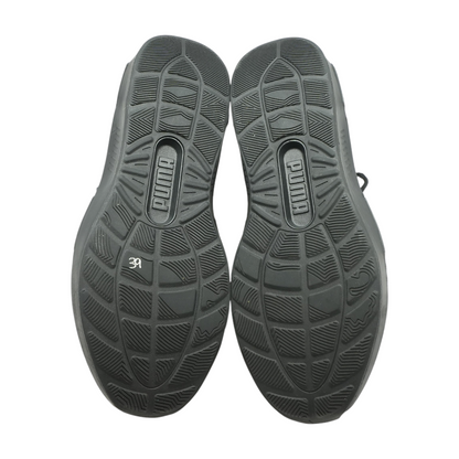 Black Low-Top Athletic Shoes