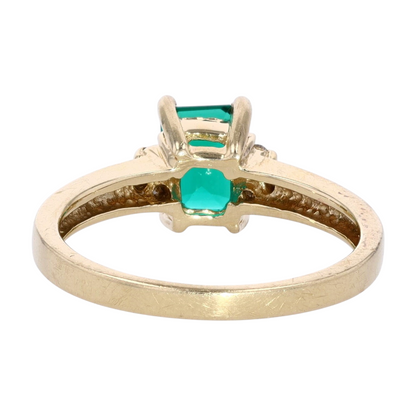 14K Yellow Gold Green Stone Fashion Ring