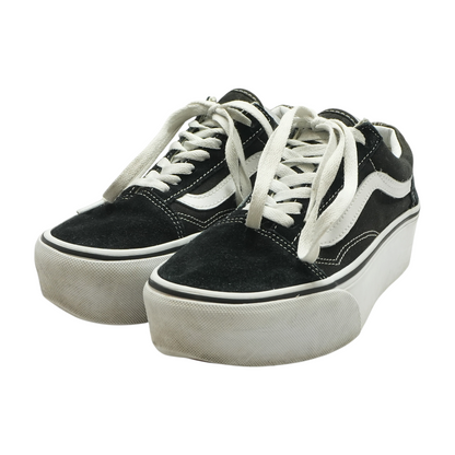 Black Low-Top Athletic Shoes