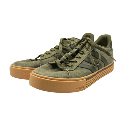 Daily 4.0 Low-Top Athletic Shoes