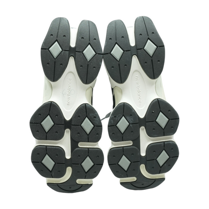 9060 Low-Top Athletic Shoes