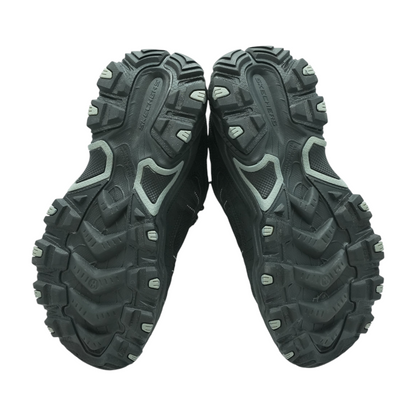 Black Low-Top Athletic Shoes
