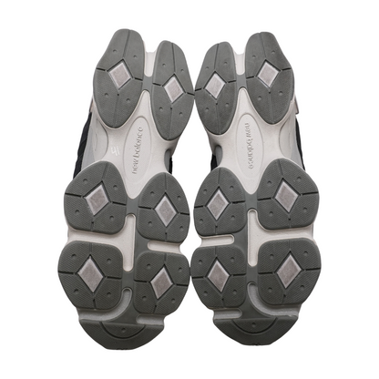9060 Low-Top Athletic Shoes