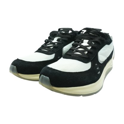 Black Low-Top Athletic Shoes