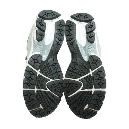 2002R Low-Top Athletic Shoes