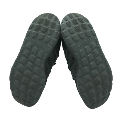 Black Low-Top Athletic Shoes