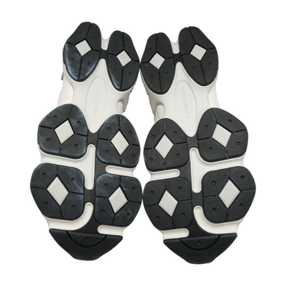 9060 Low-Top Athletic Shoes
