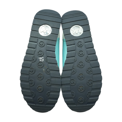 Low-Top Athletic Shoes