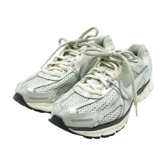 Zoom Vomero 5 Low-Top Athletic Shoes