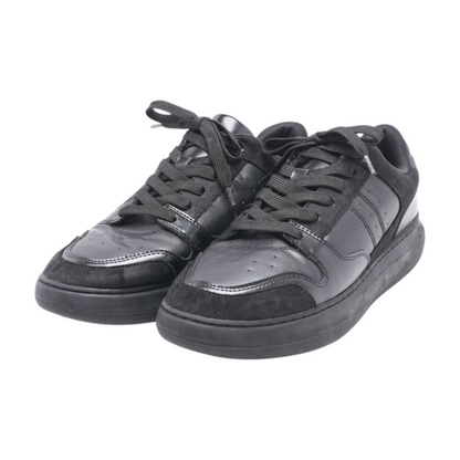 Black Low-Top Athletic Shoes