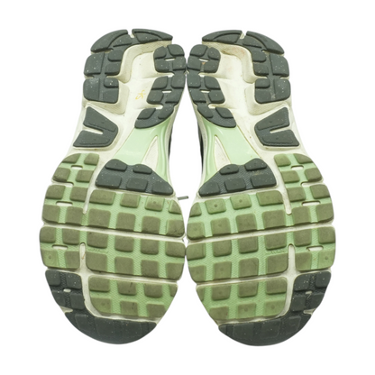 Zoom Vomero 5 Low-Top Athletic Shoes
