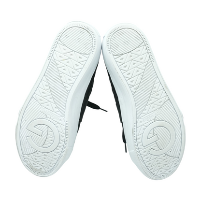 Black Low-Top Athletic Shoes