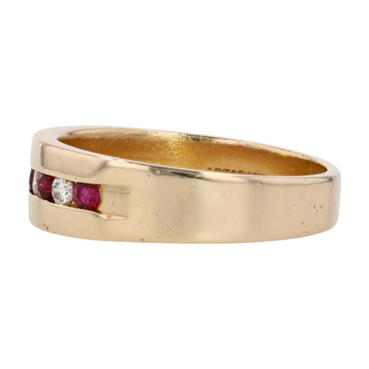 1/10 ctw 14K Yellow Gold Diamond Band