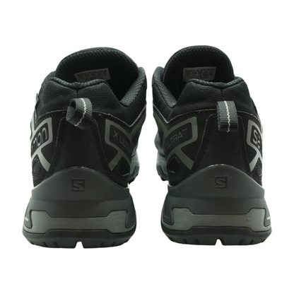 Black Low-Top Athletic Shoes