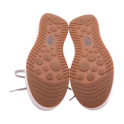 Low-Top Athletic Shoes