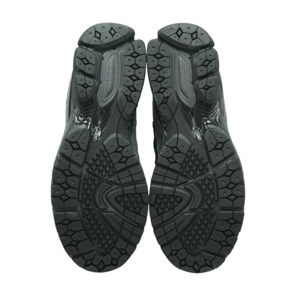 2002R Low-Top Athletic Shoes