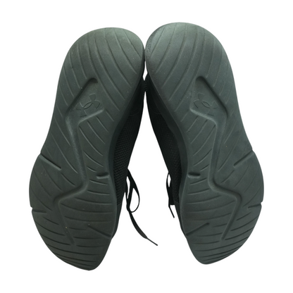 Black Low-Top Athletic Shoes