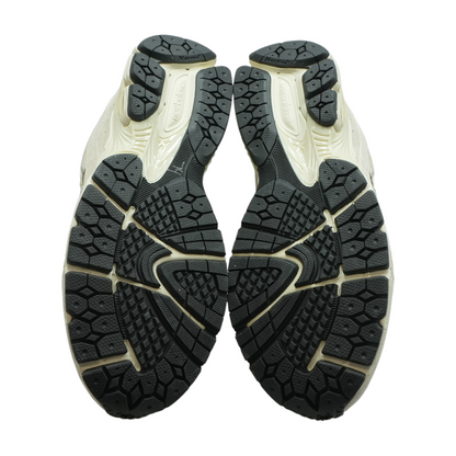 2002 Low-Top Athletic Shoes