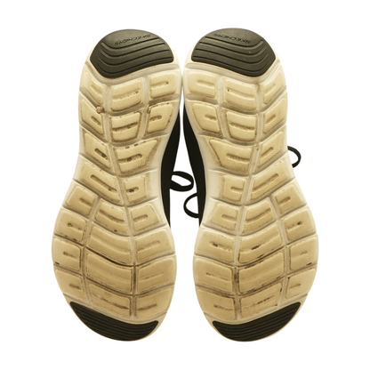 Black Low-Top Athletic Shoes