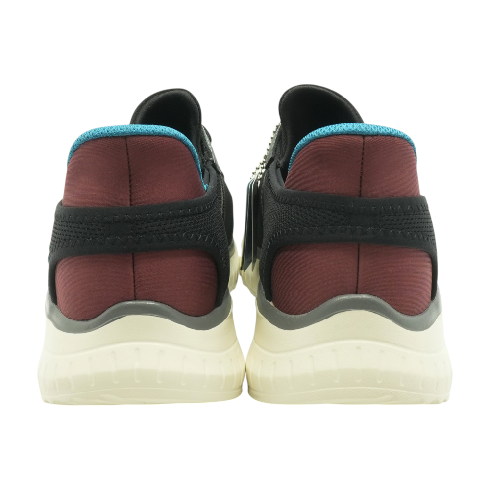 Black Low-Top Athletic Shoes